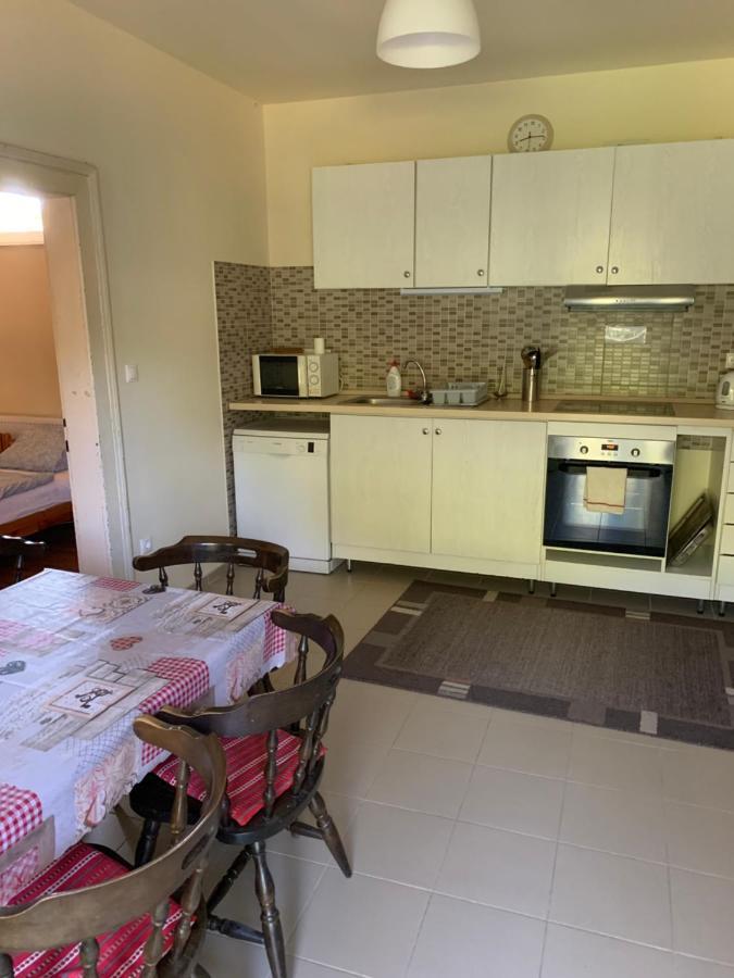 Ica Vendeghaz Apartment Sutto Bagian luar foto