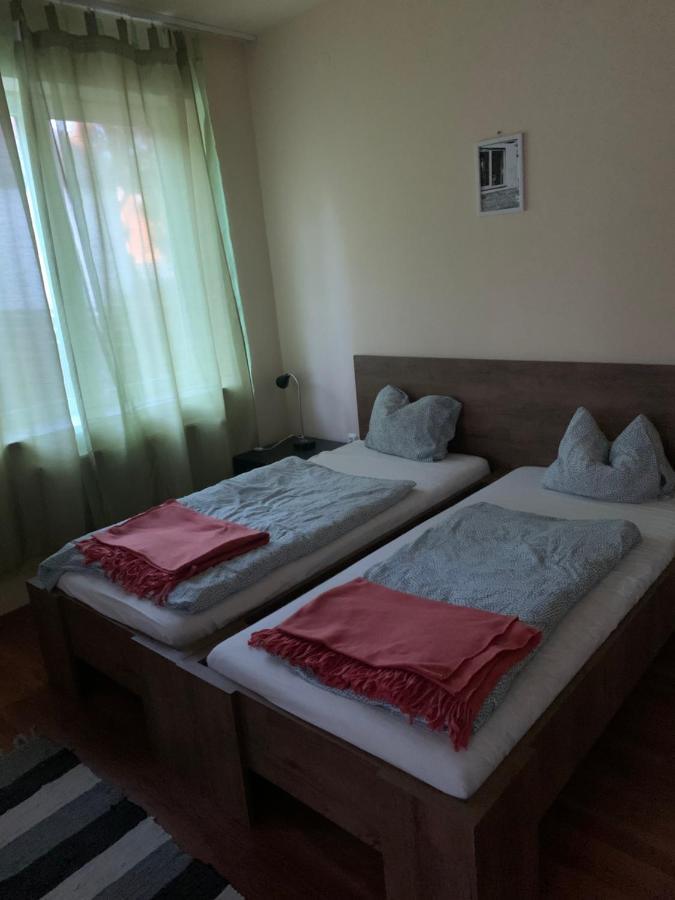 Ica Vendeghaz Apartment Sutto Bagian luar foto